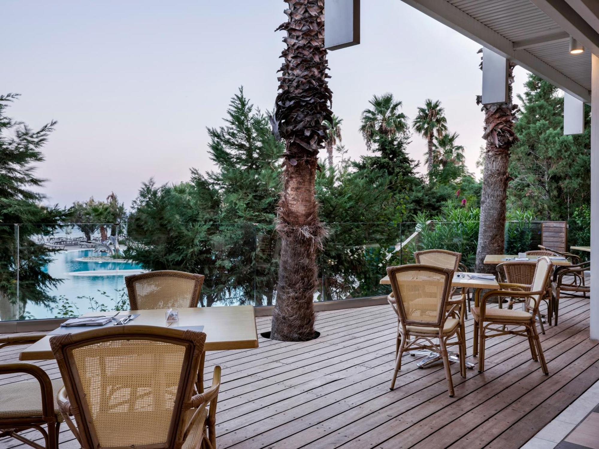 Esperos Mare Hotel 4*